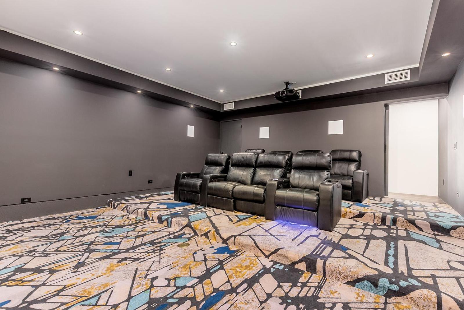 Luxury Micro-Resort, Theater, Sauna, Heated Pool Финикс Екстериор снимка